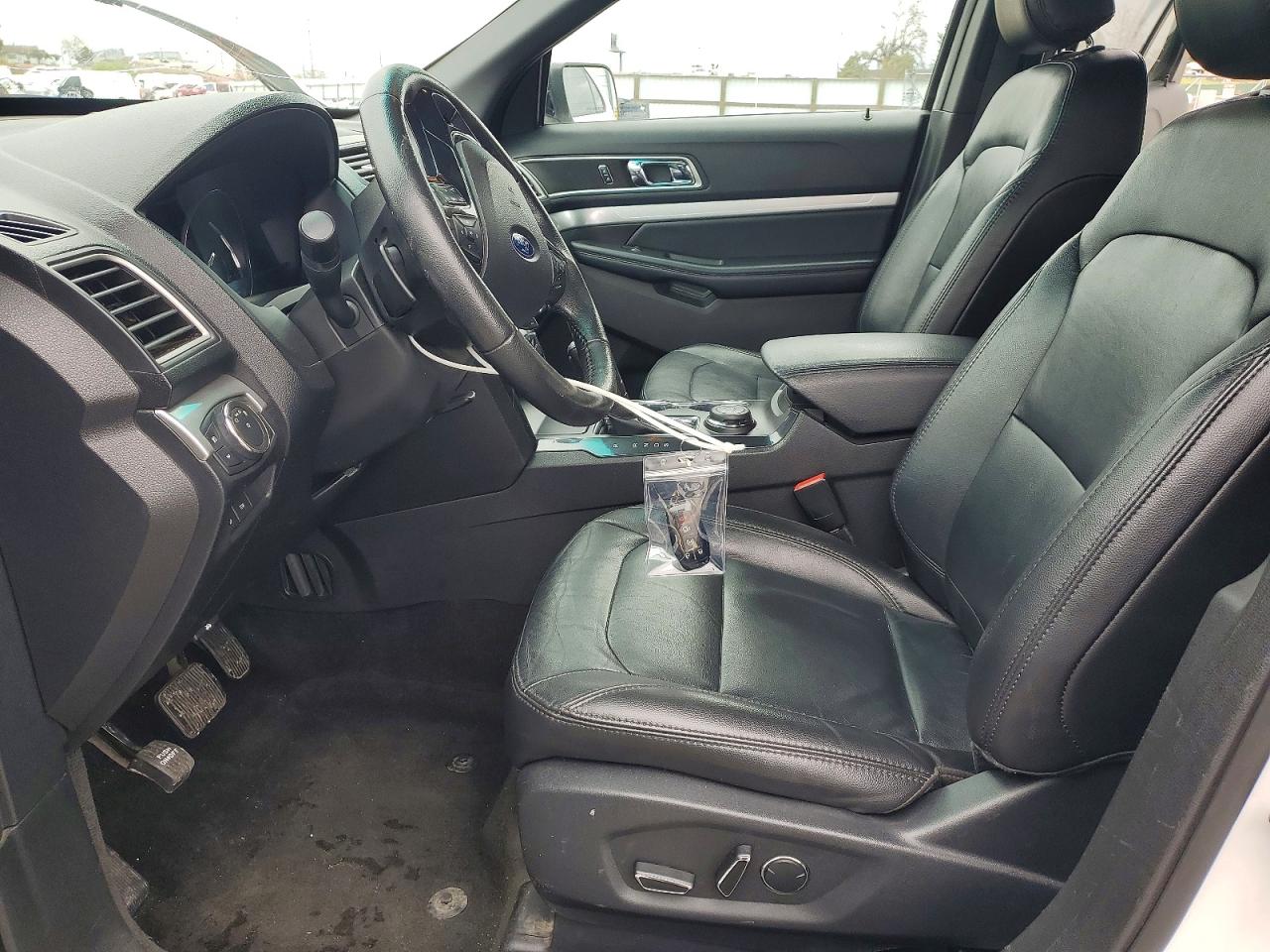 2017 FORD EXPLORER XLT photo 13