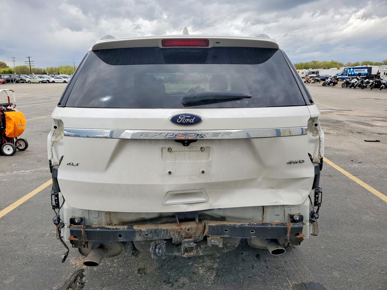 2017 FORD EXPLORER XLT photo 11