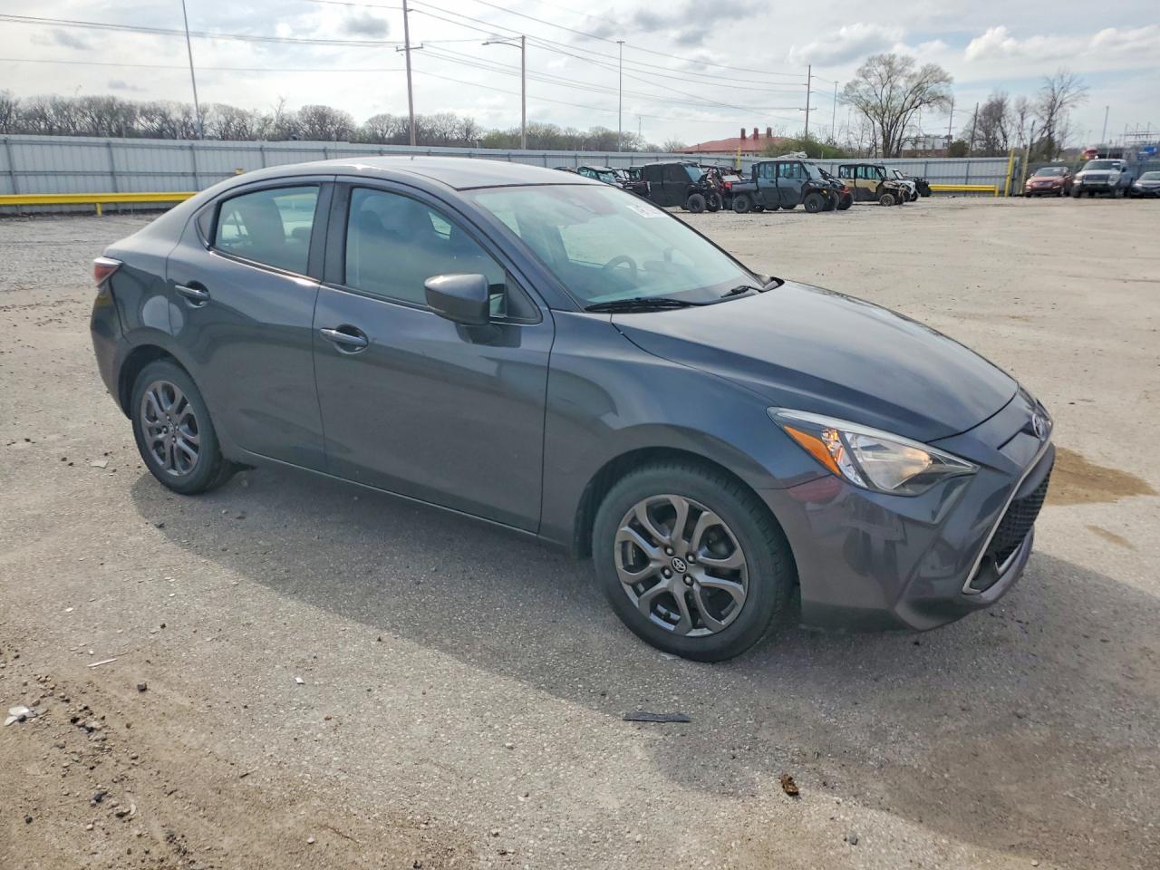 2019 TOYOTA YARIS LE photo 10