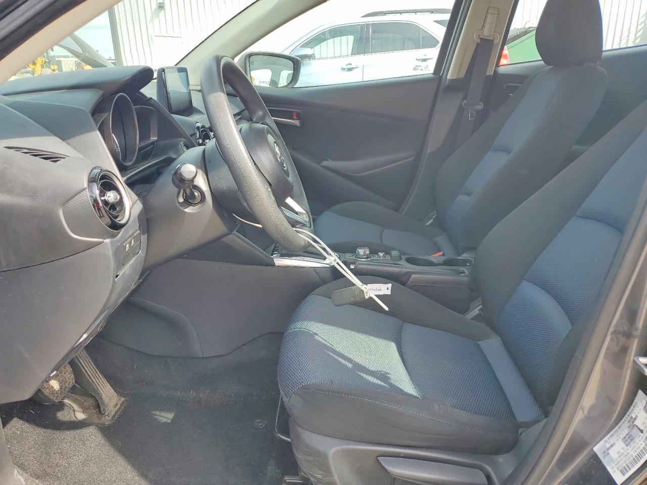 2019 TOYOTA YARIS LE photo 19