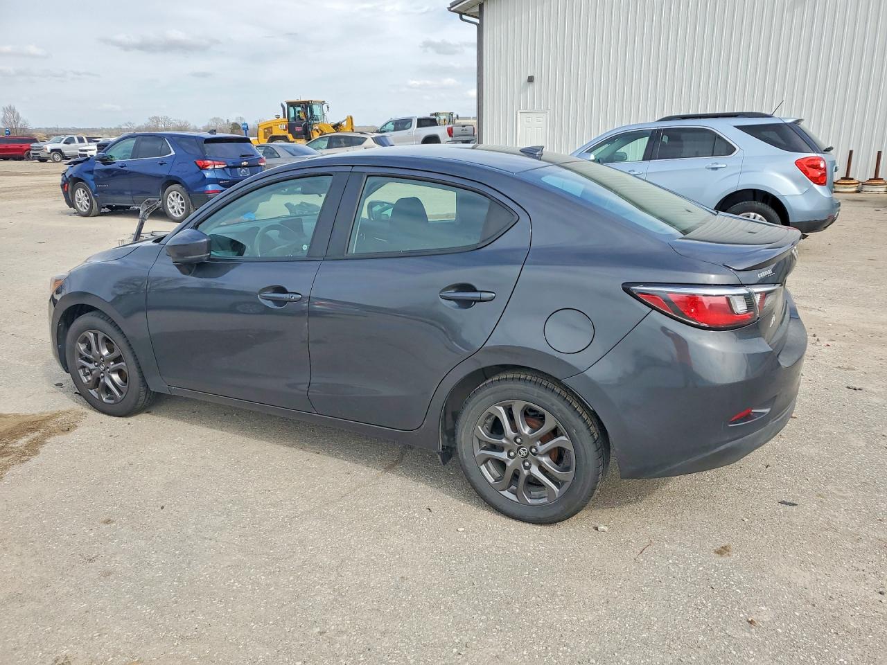 2019 TOYOTA YARIS LE photo 4