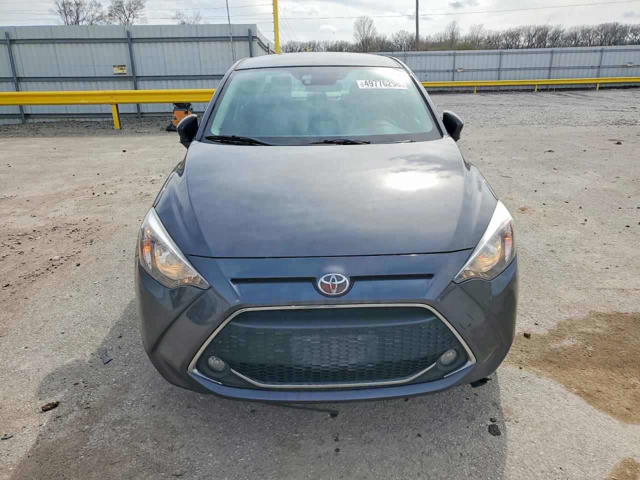 2019 TOYOTA YARIS LE photo 13