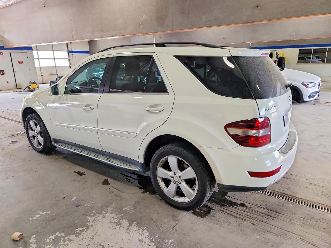 2011 MERCEDES-BENZ ML 350 4MATIC photo 2