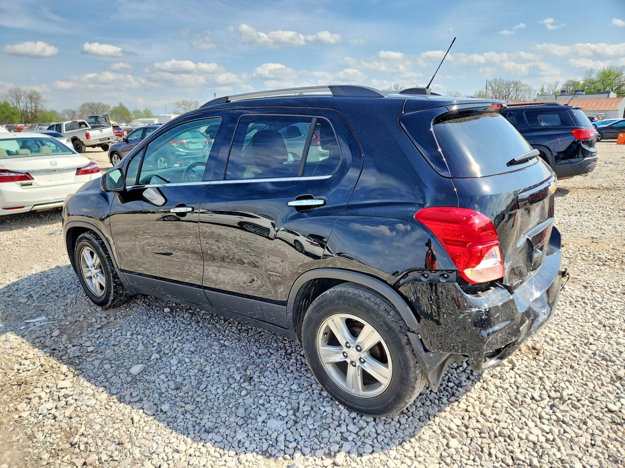 2018 CHEVROLET TRAX 1LT photo 2