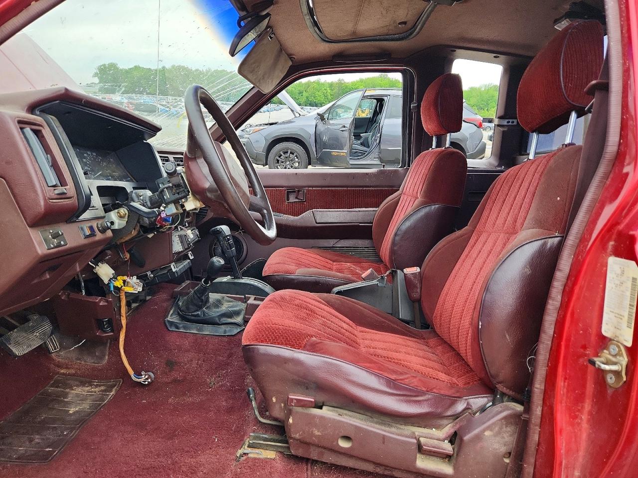 1991 NISSAN TRUCK KING CAB photo 13