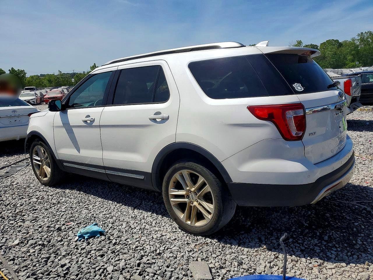 2016 FORD EXPLORER XLT photo 3