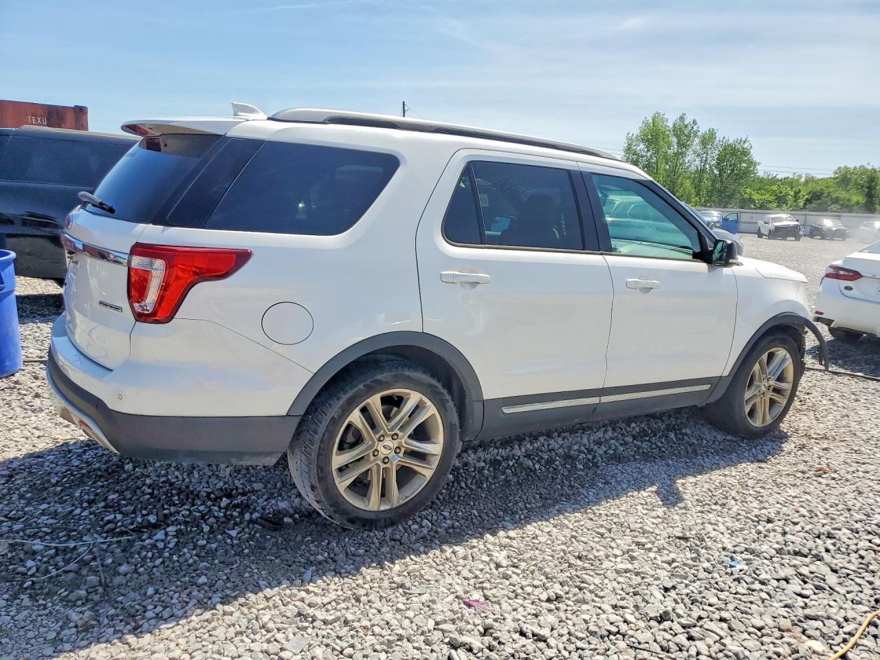 2016 FORD EXPLORER XLT photo 5