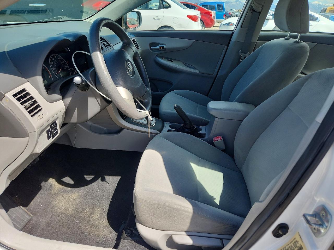 2010 TOYOTA COROLLA LE photo 19