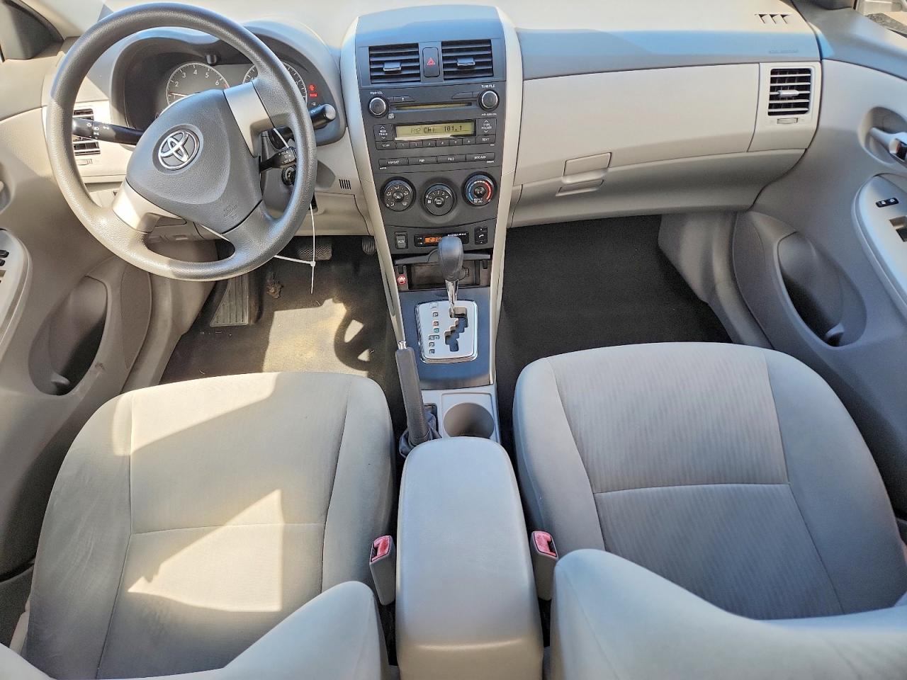 2010 TOYOTA COROLLA LE photo 22