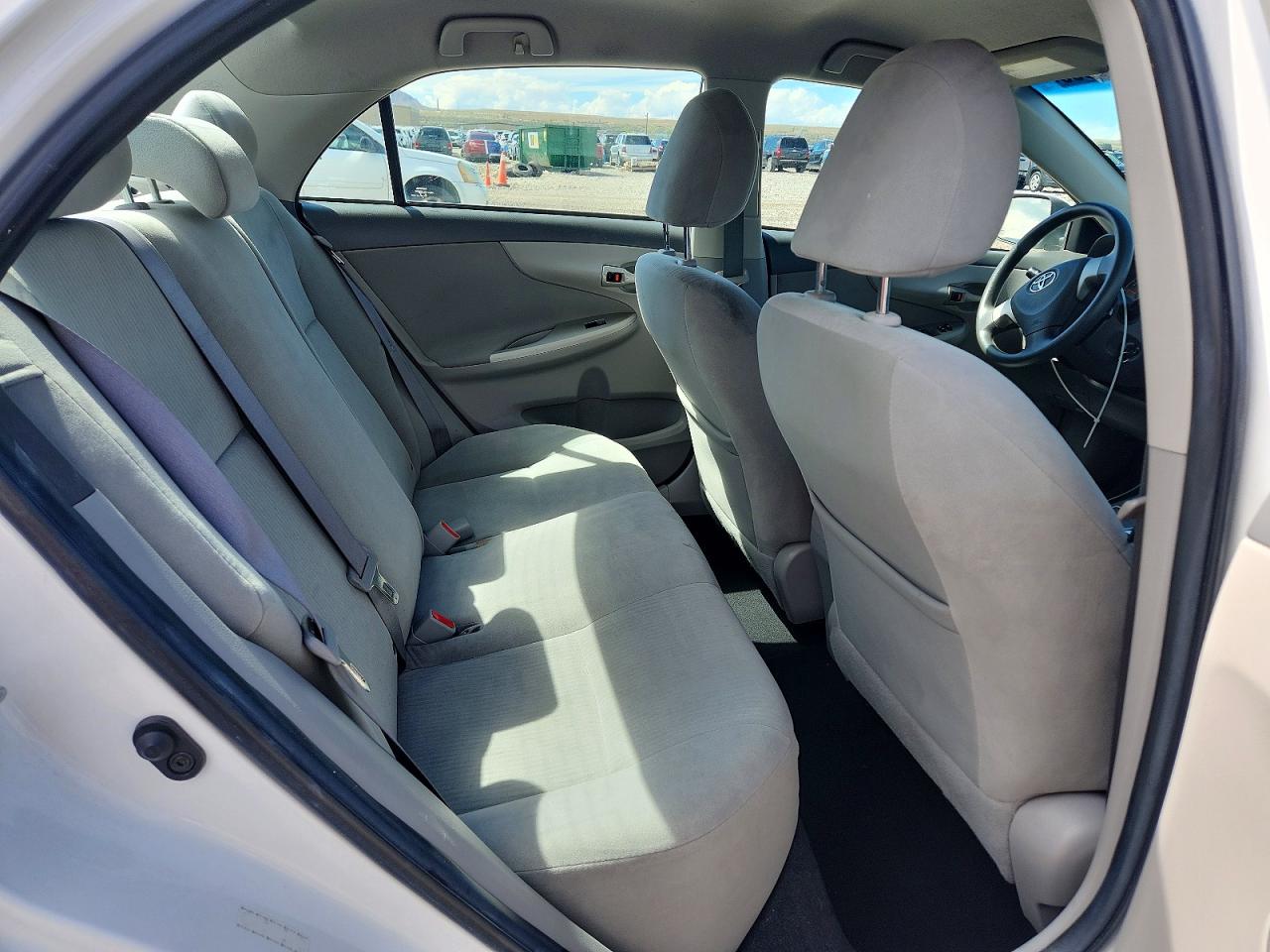 2010 TOYOTA COROLLA LE photo 28