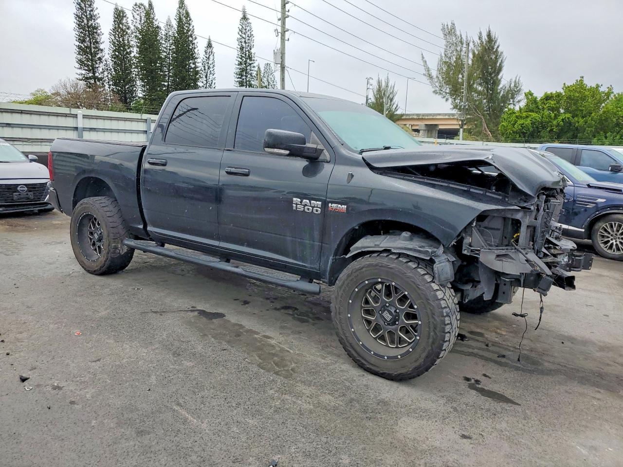 2014 RAM 1500 photo 4
