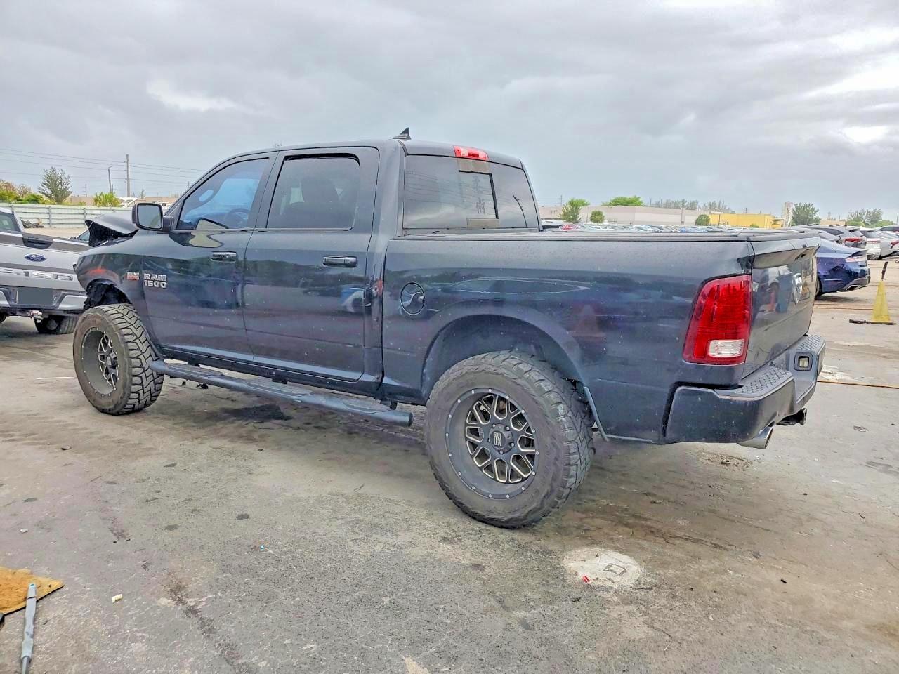 2014 RAM 1500 photo 2