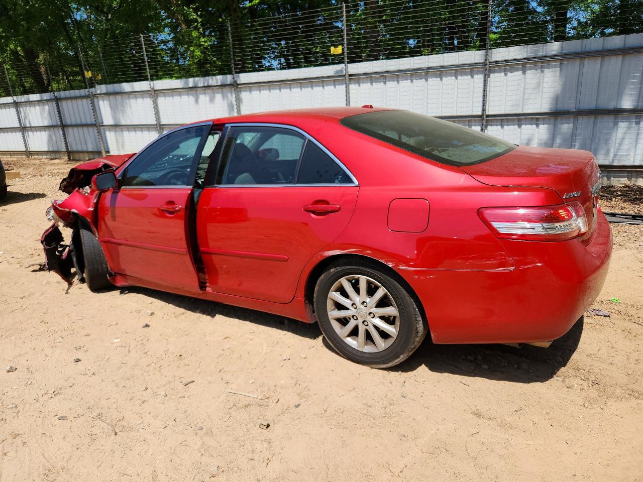 2011 TOYOTA CAMRY XLE V6 photo 3