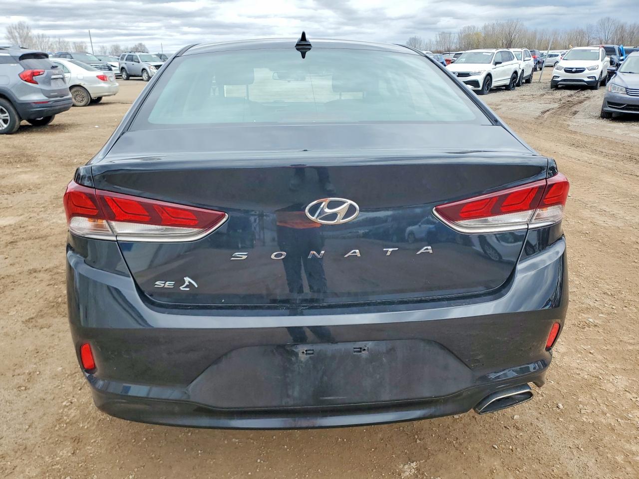 2018 HYUNDAI SONATA SE photo 16
