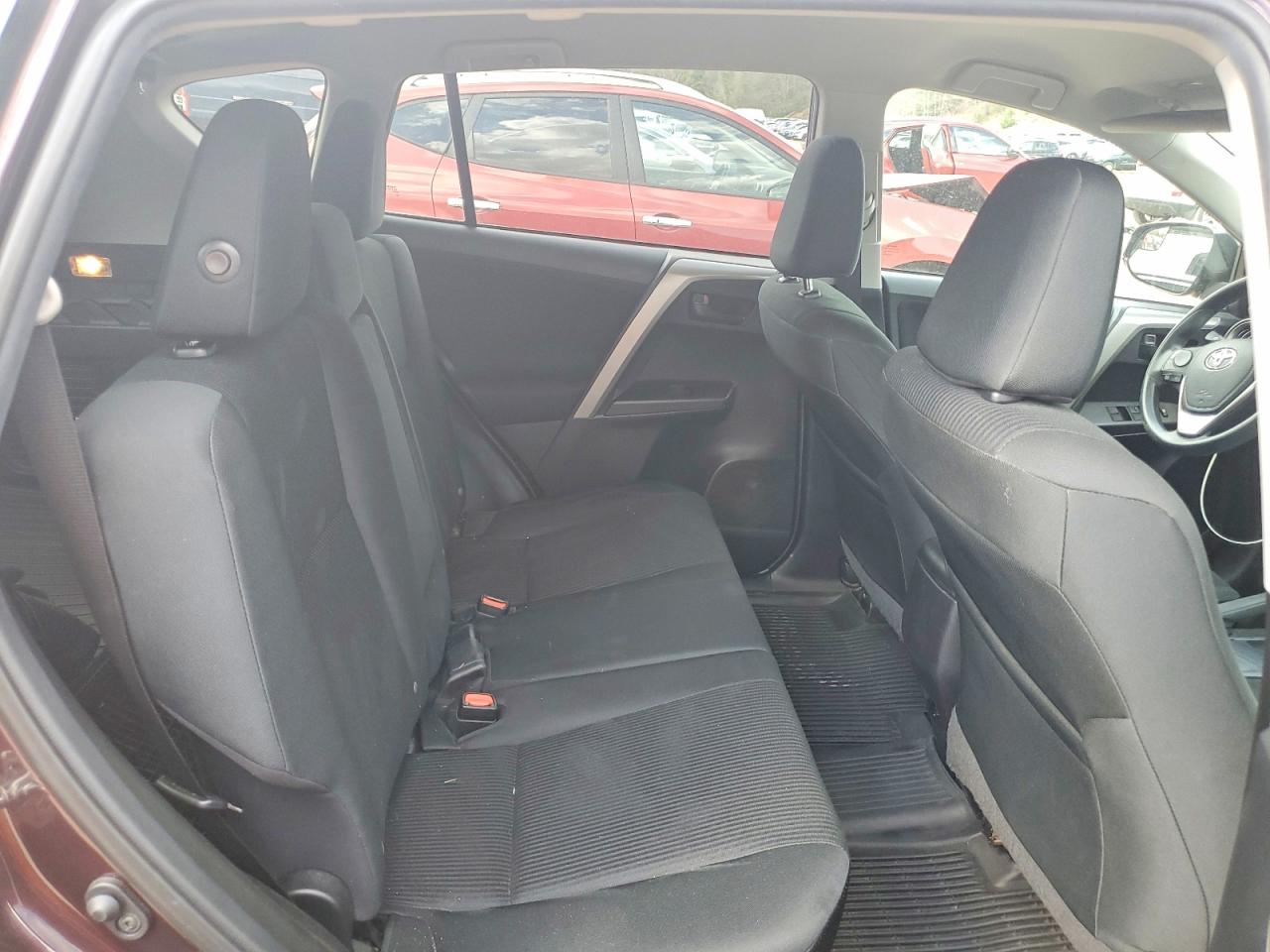 2018 TOYOTA RAV4 LE photo 11