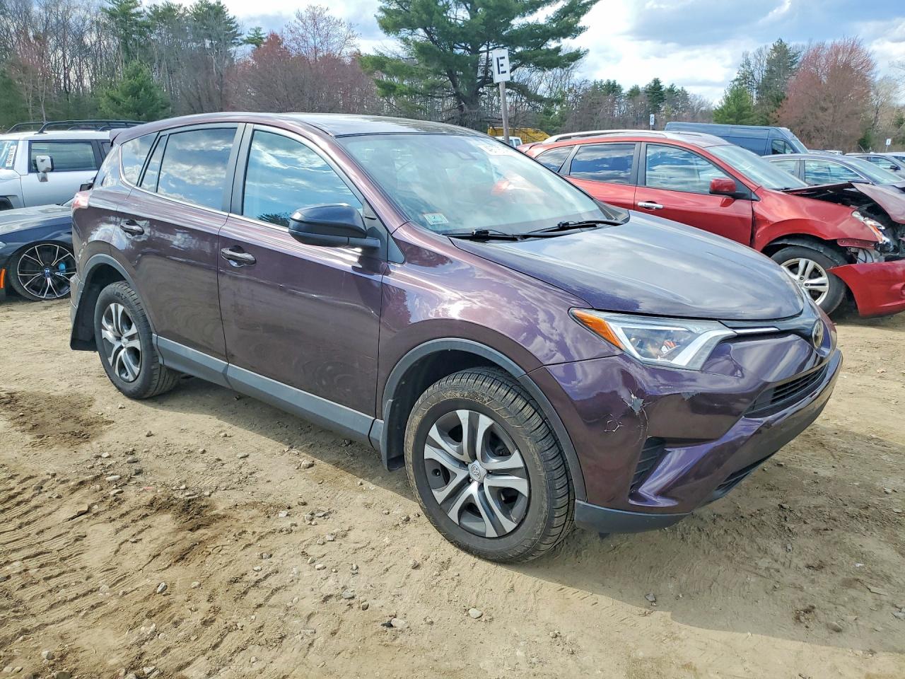 2018 TOYOTA RAV4 LE photo 4