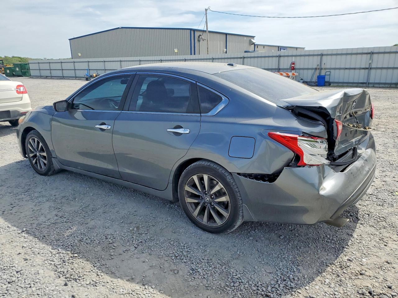 2017 NISSAN ALTIMA 2.5 SV photo 3