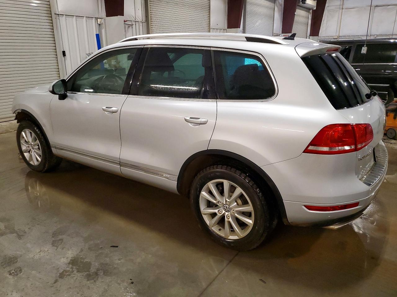2013 VOLKSWAGEN TOUAREG V6 TDI photo 3