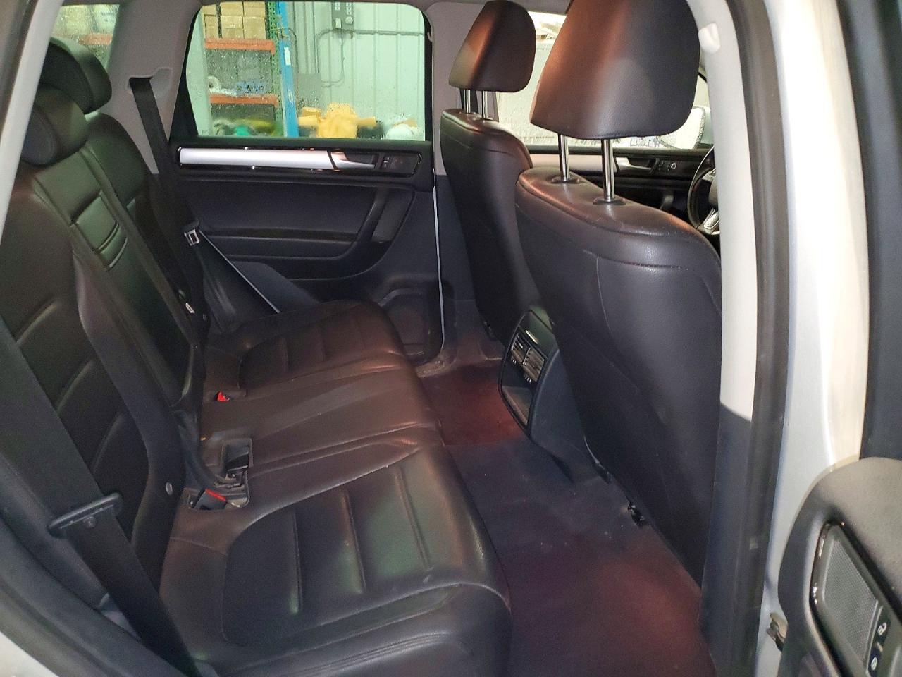 2013 VOLKSWAGEN TOUAREG V6 TDI photo 21