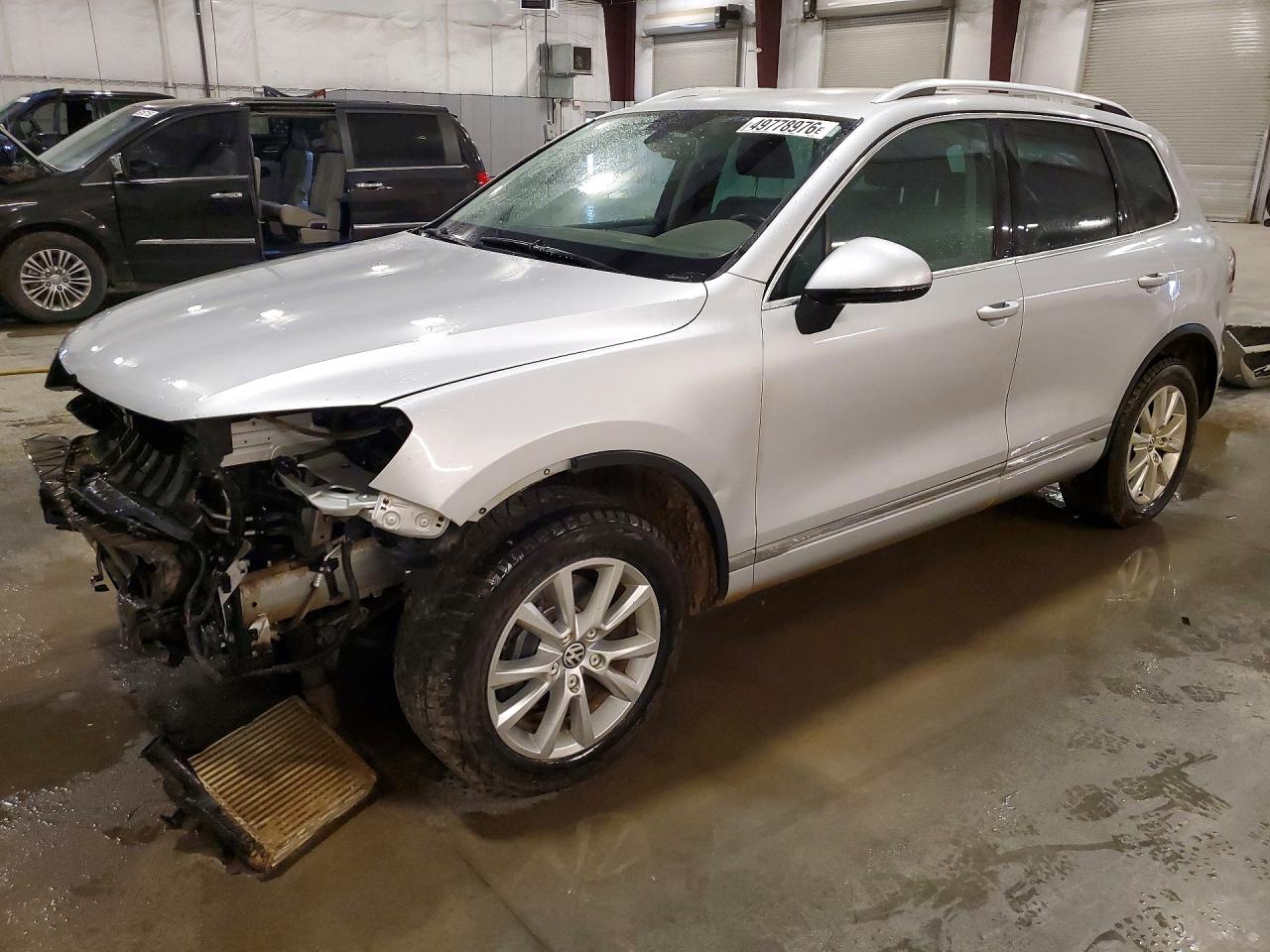 2013 VOLKSWAGEN TOUAREG