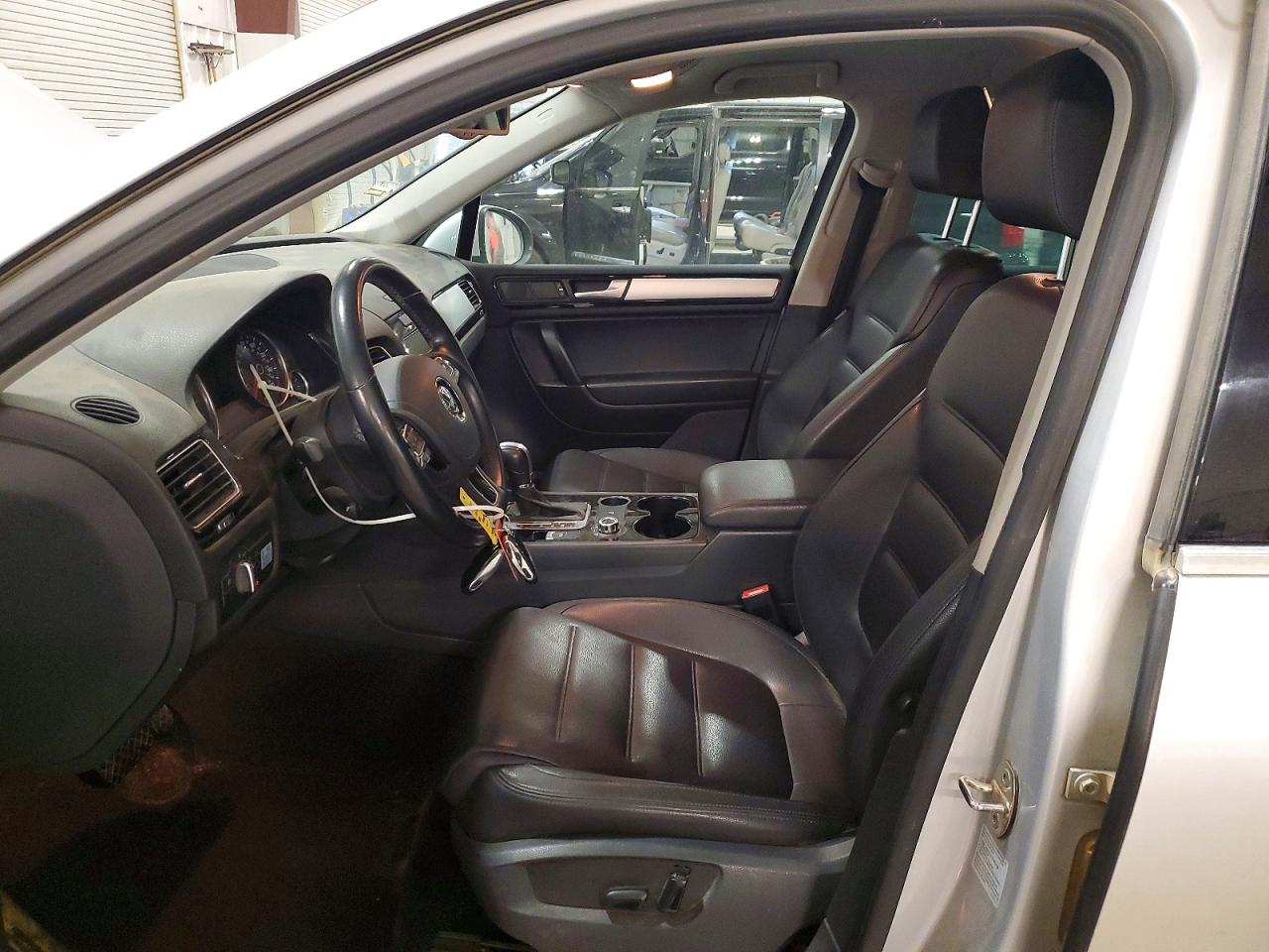 2013 VOLKSWAGEN TOUAREG V6 TDI photo 13