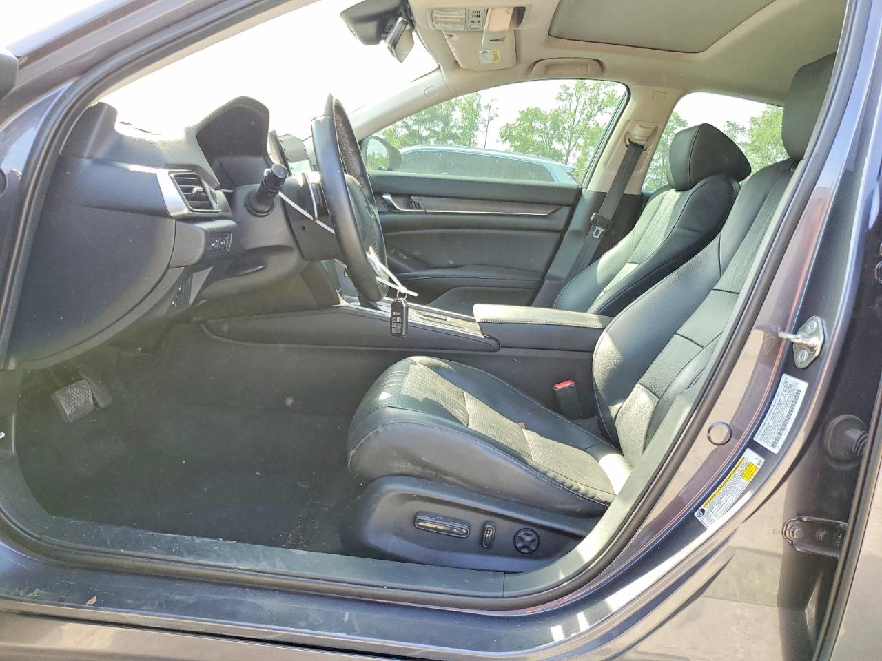 2018 HONDA ACCORD TOURING photo 19