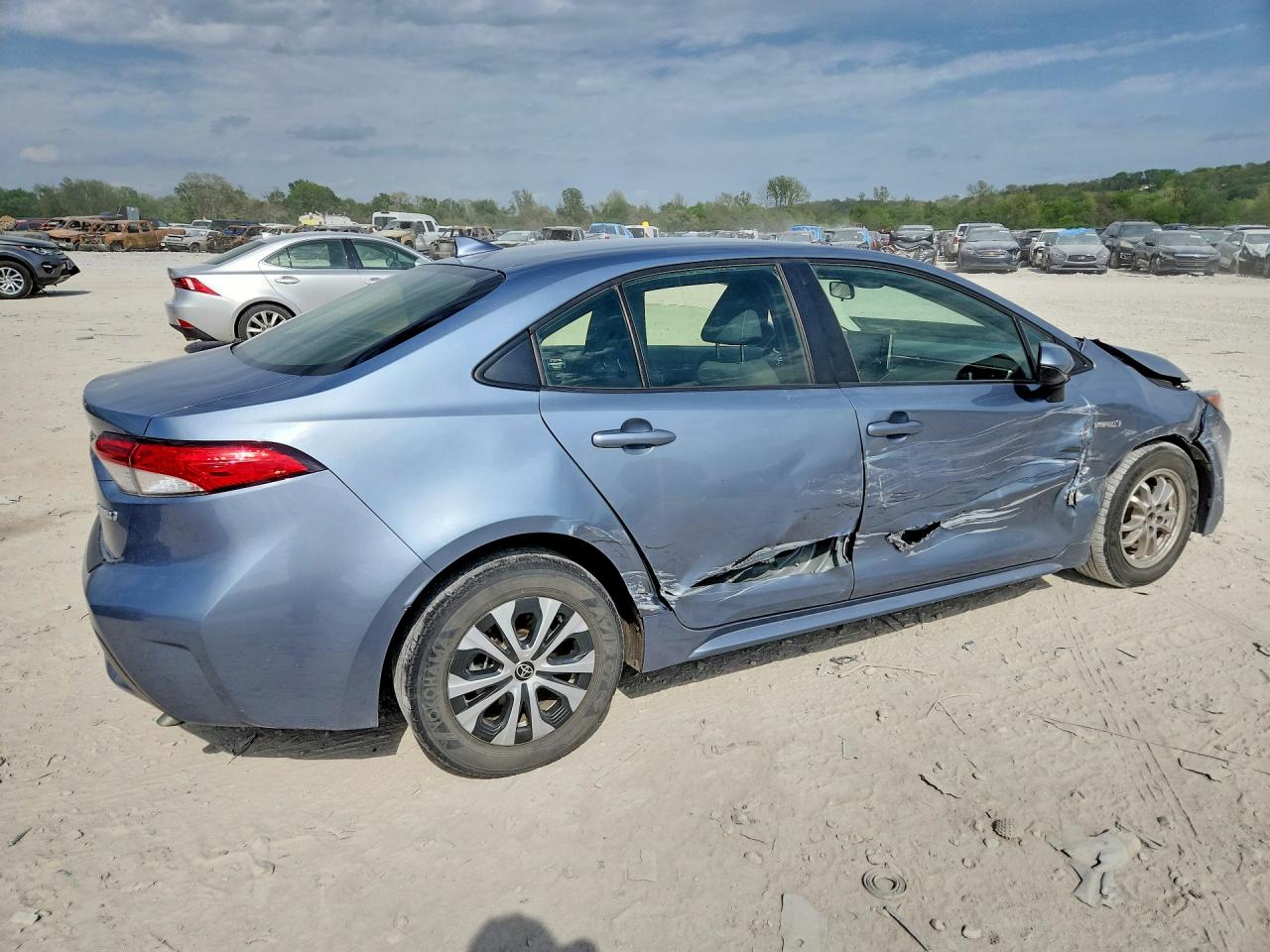 2021 TOYOTA COROLLA LE photo 3