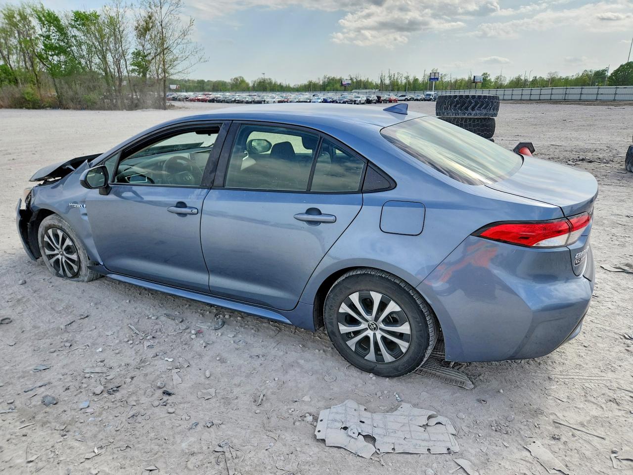 2021 TOYOTA COROLLA LE photo 2