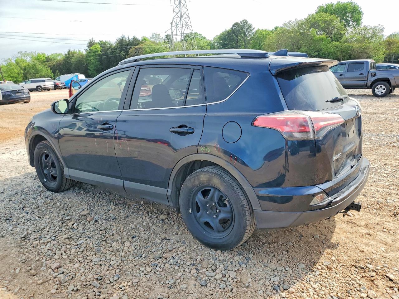 2018 TOYOTA RAV4 LE photo 4