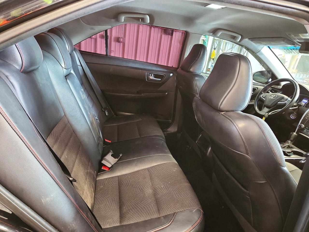 2016 TOYOTA CAMRY SE photo 19