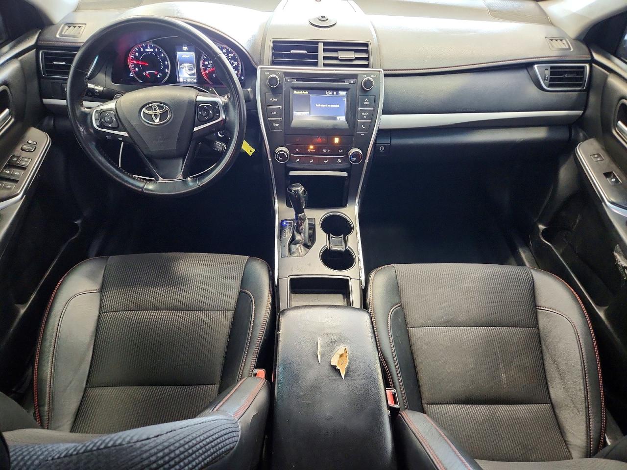 2016 TOYOTA CAMRY SE photo 15
