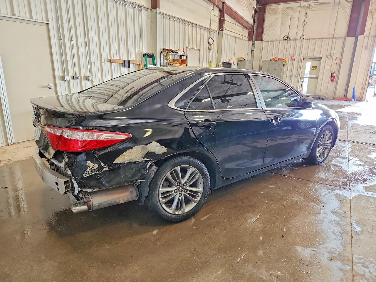 2016 TOYOTA CAMRY SE photo 5