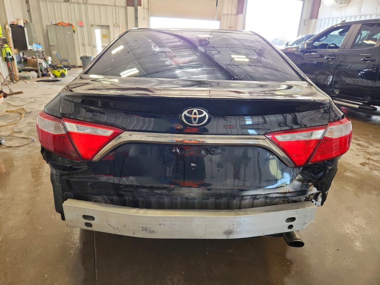 2016 TOYOTA CAMRY SE photo 11