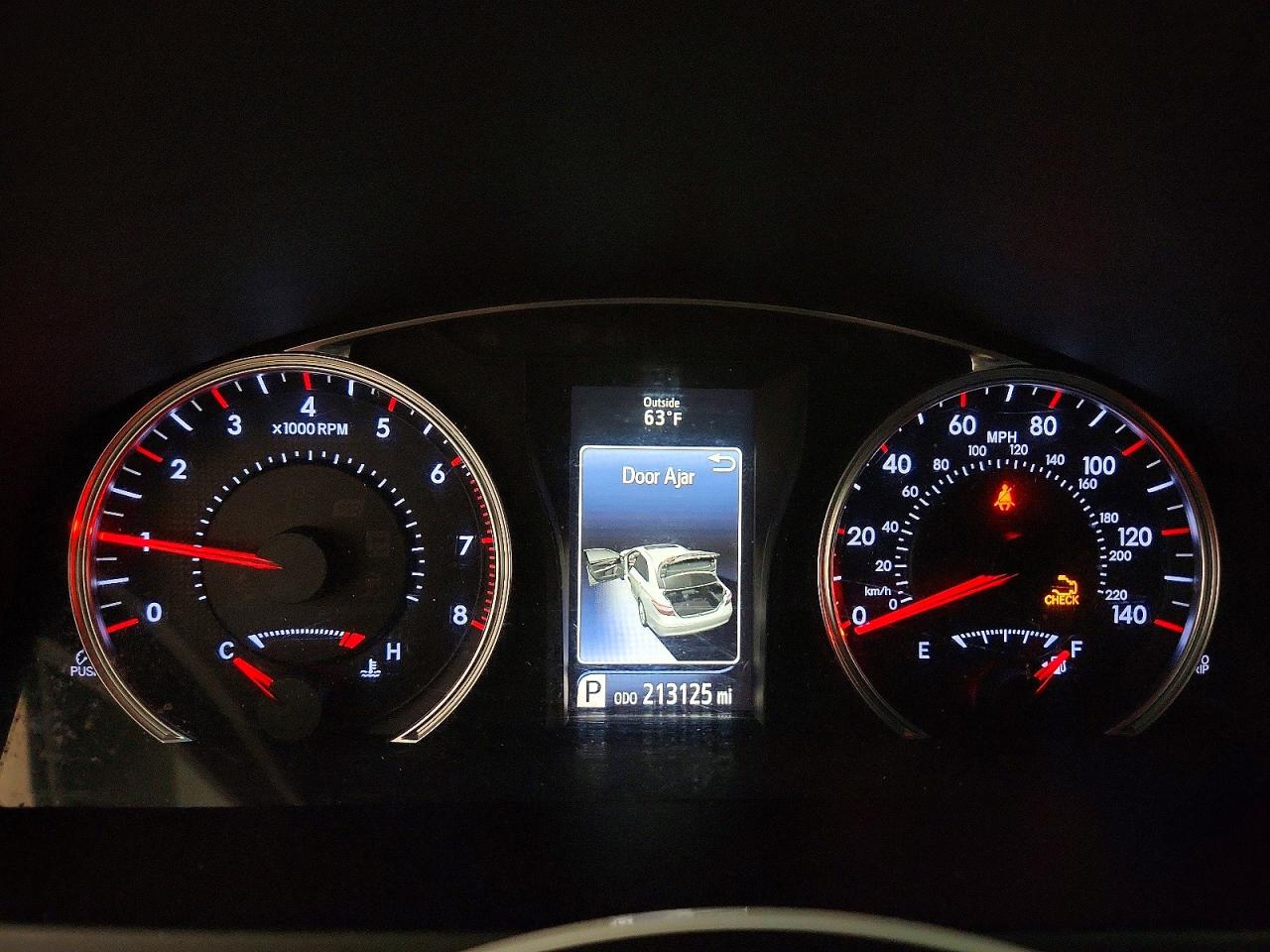 2016 TOYOTA CAMRY SE photo 17