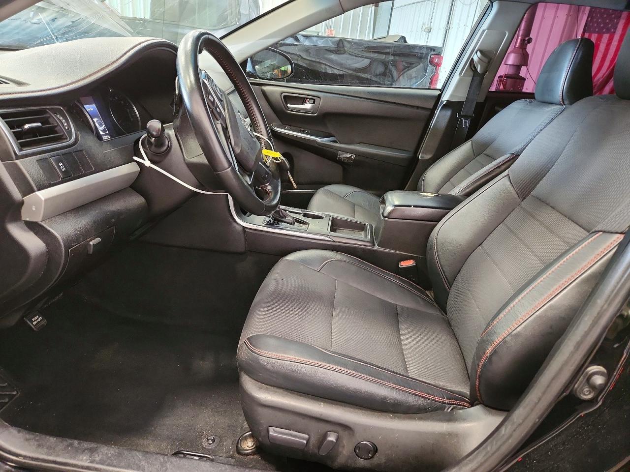 2016 TOYOTA CAMRY SE photo 13