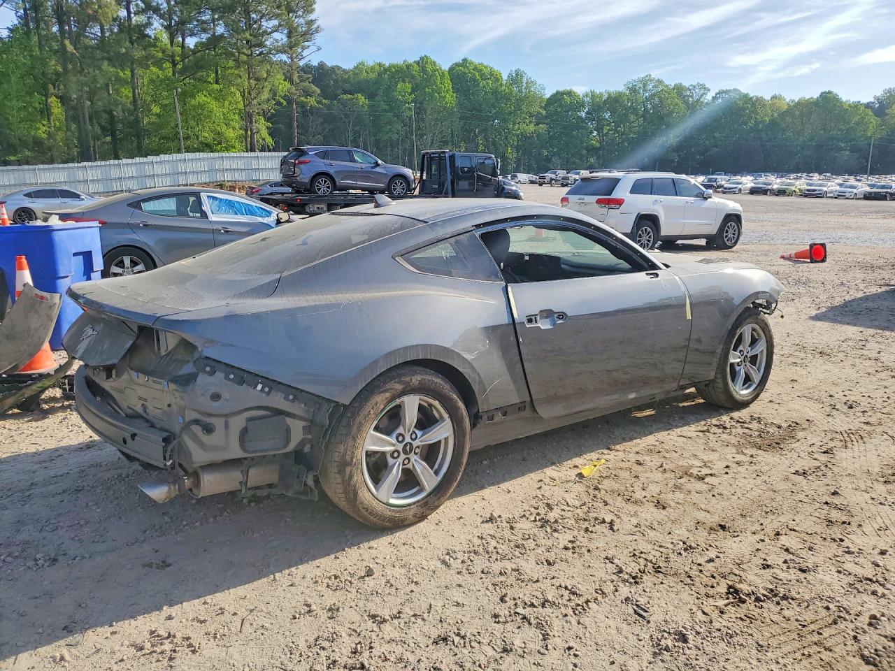 2024 FORD MUSTANG photo 5