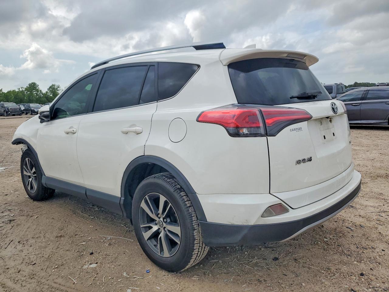 2018 TOYOTA RAV4 XLE photo 2