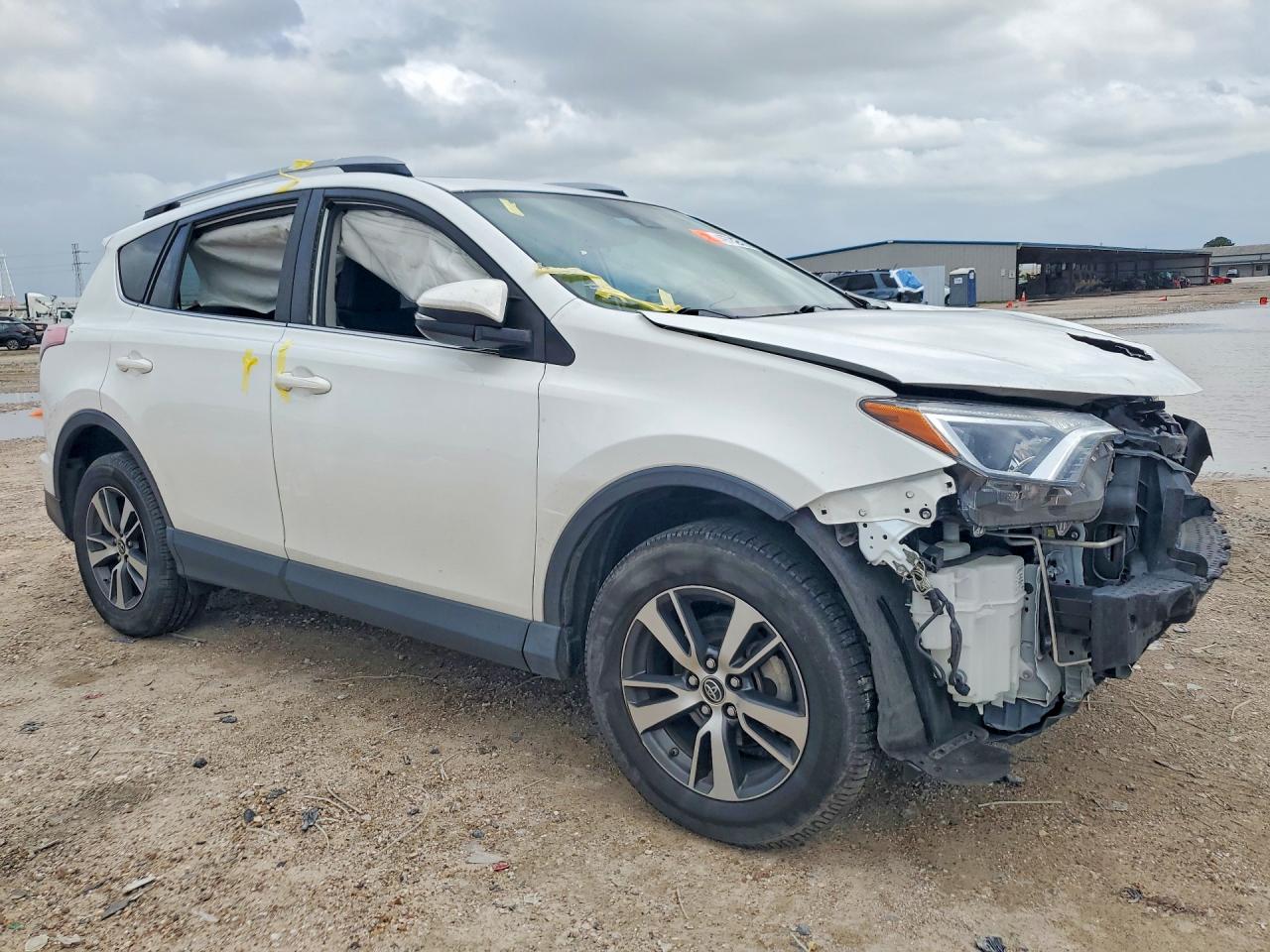 2018 TOYOTA RAV4 XLE photo 4