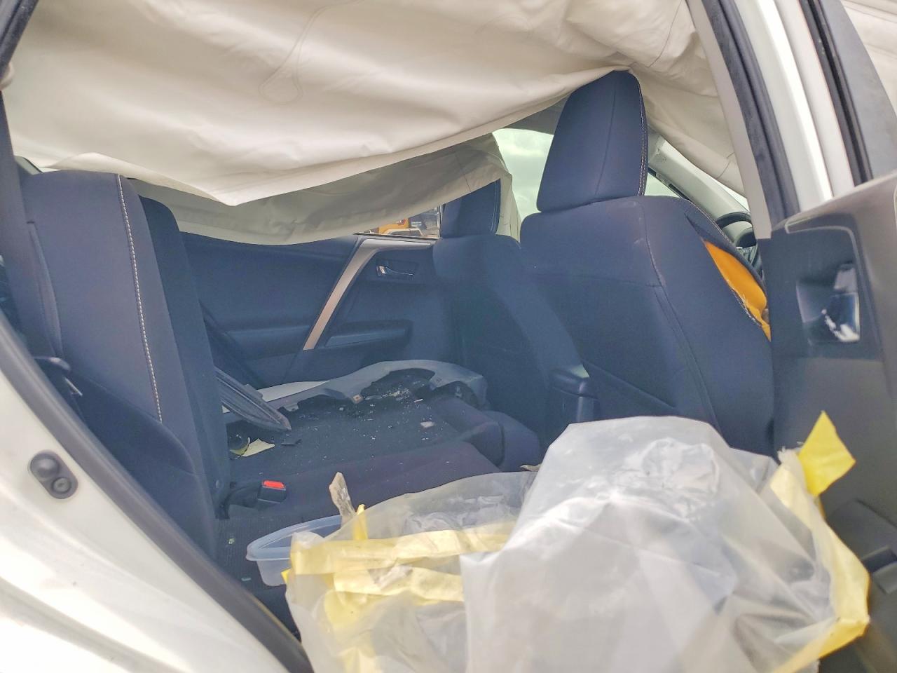 2018 TOYOTA RAV4 XLE photo 10
