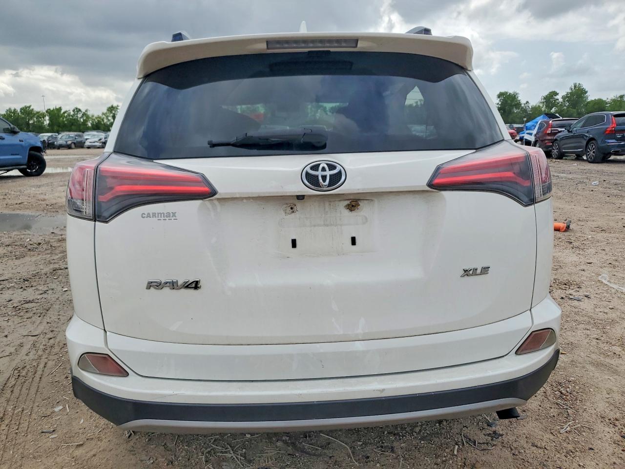 2018 TOYOTA RAV4 XLE photo 6