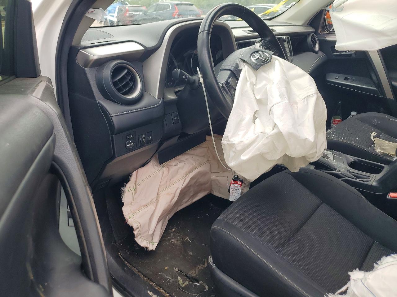 2018 TOYOTA RAV4 XLE photo 8