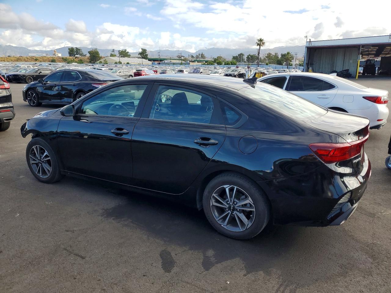 2024 KIA FORTE LXS photo 3