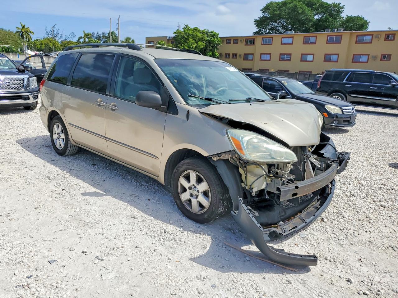 2004 TOYOTA SIENNA LE 7 PASSENGER photo 7