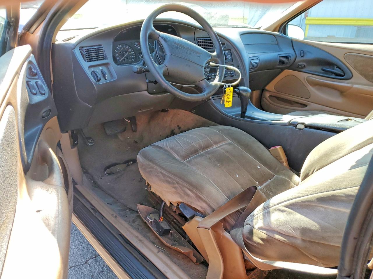 1996 FORD THUNDERBIRD LX photo 15