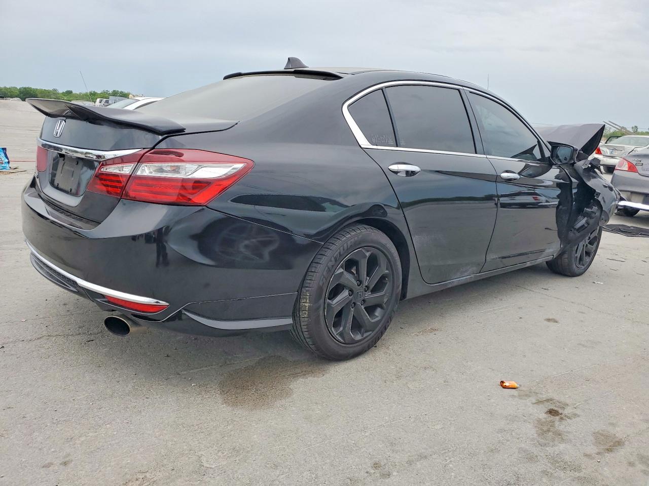 2017 HONDA ACCORD LX photo 5