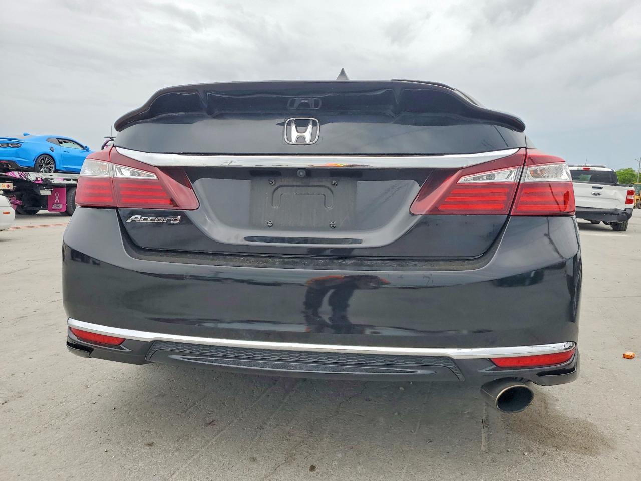 2017 HONDA ACCORD LX photo 11