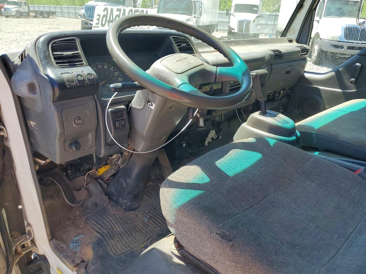 2000 ISUZU NPR photo 8