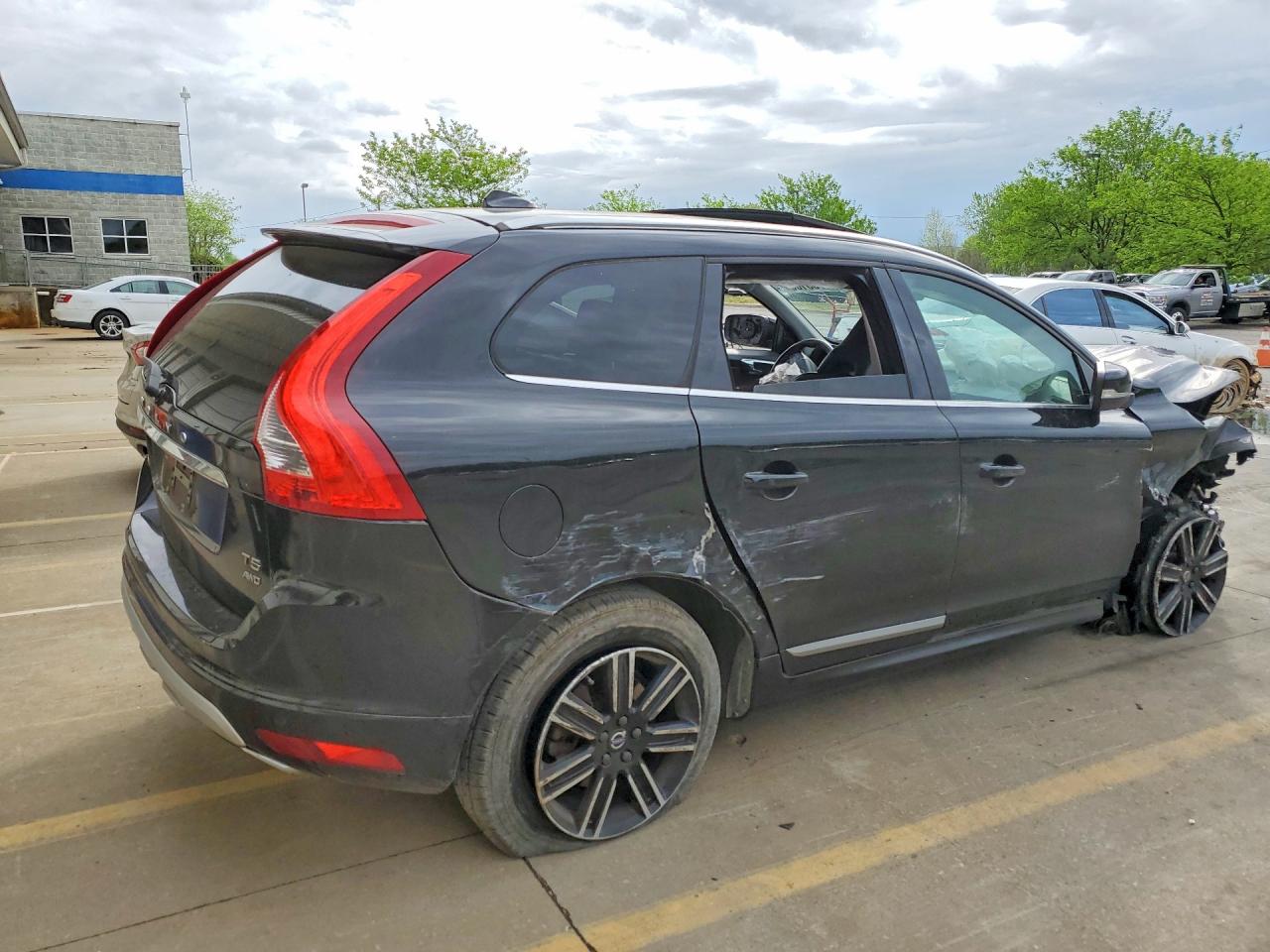 2017 VOLVO XC60 T5 DYNAMIC photo 5