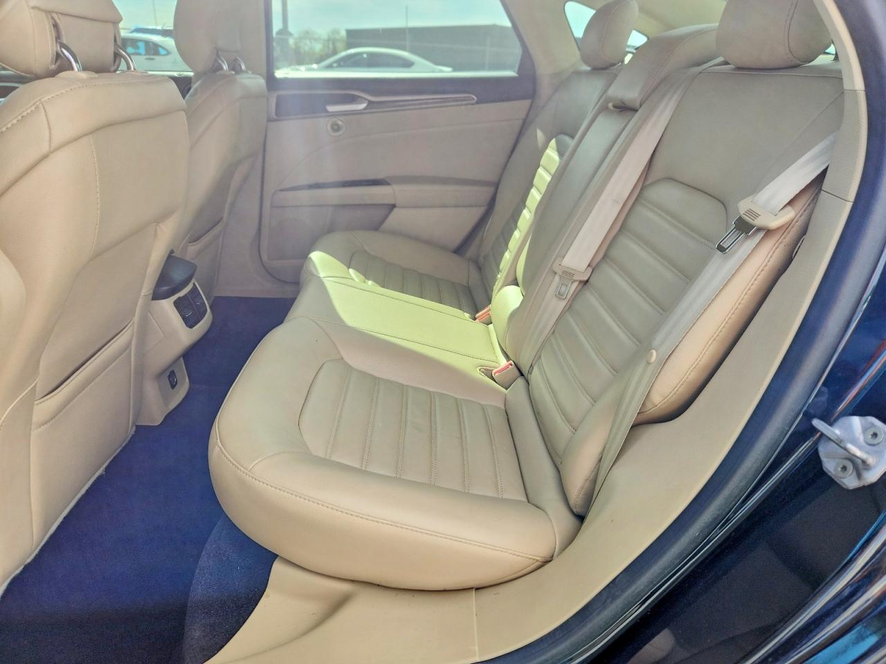 2014 FORD FUSION SE photo 19