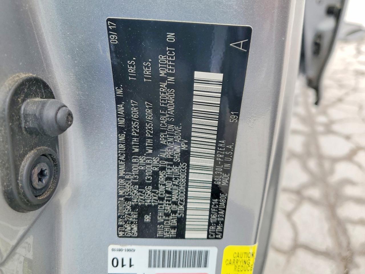 2017 TOYOTA SIENNA LE photo 27
